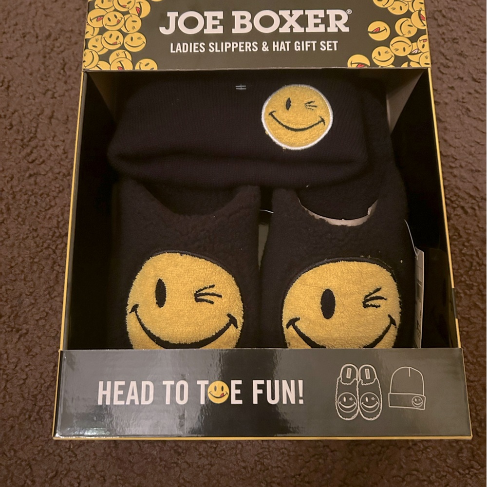 Hat and slipper set